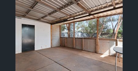 Neat & Tidy 2-Bedroom Home on a Spacious Block! - Photo 2