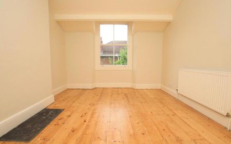 A 3 or 4 bedroom property located just off Whiteladies Road with an allocated driveway parking space and use of the communal garden! **Video tour available** - Photo 2