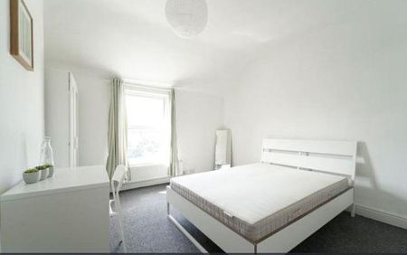 4 bedroom terraced house to rent - Photo 3