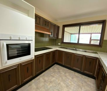 Charming Three-Bedroom Home in a Fantastic Location! - Photo 3