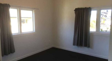 FAMILY HOME IN WAINUOMATA - Photo 5