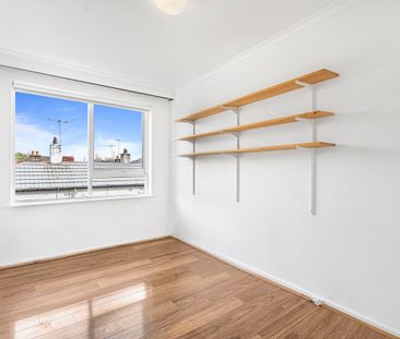 Modern Two Bedroom Apartment At The Rear Of The Block - Photo 3