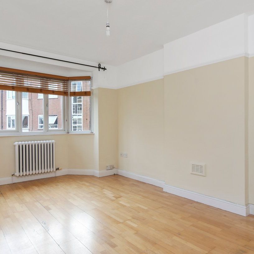 Bright and spacious two bedroom unfurnished apartment within a well kept development. - Photo 1