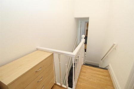 3 bedroom flat to rent - Photo 5