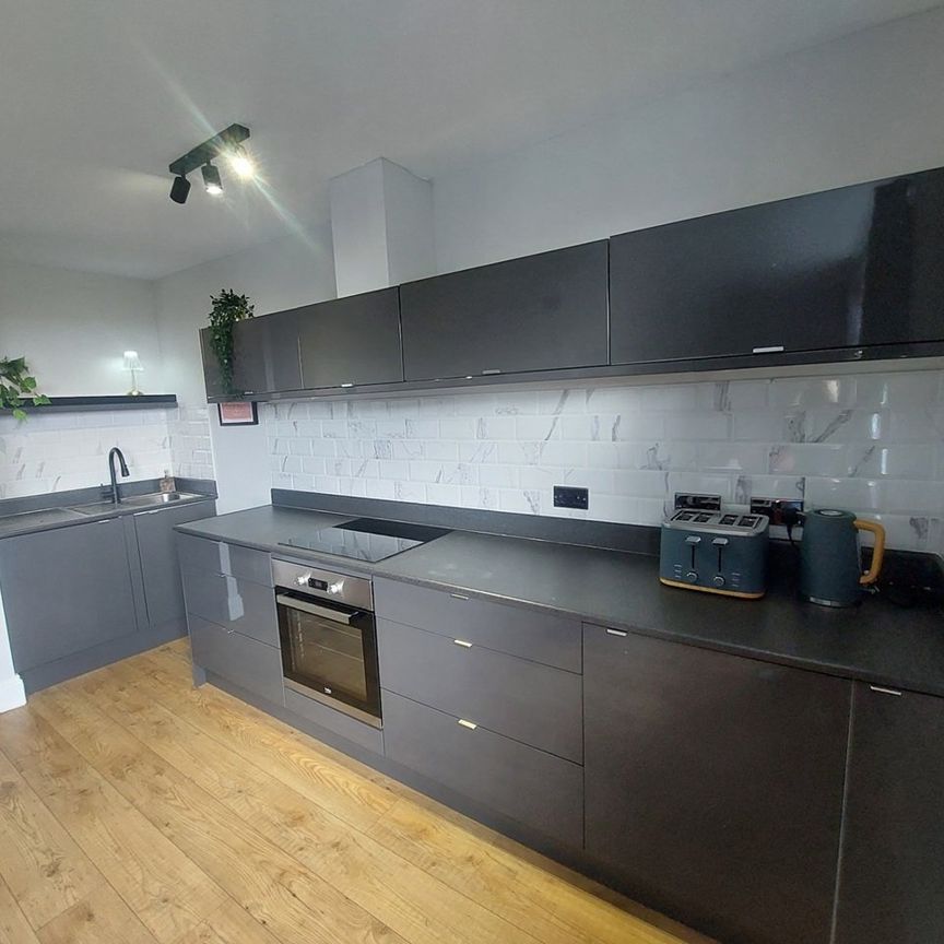 2 Bed Flat, Dover Place, BS8 - Photo 1