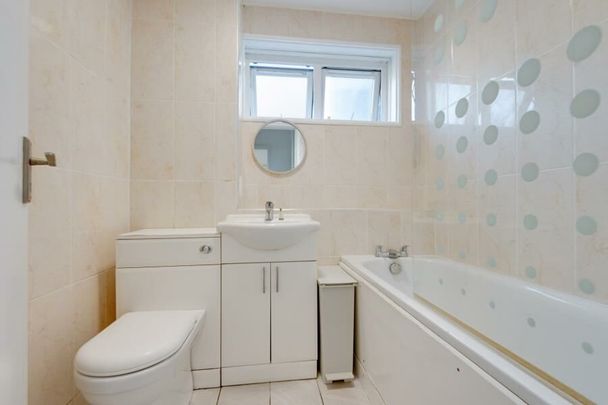 2 Bedroom Flat To Let - Photo 1