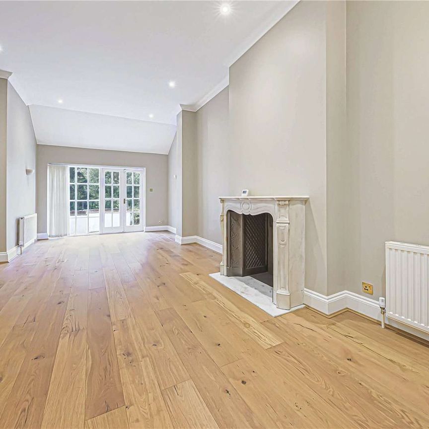 3 bedroom duplex garden apartment, set in the heart of Hampstead. - Photo 1
