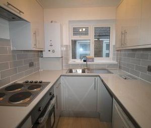 2 Bedrooms Flat to rent in Pavilion Road, West Sussex BN11 | £ 179 - Photo 1