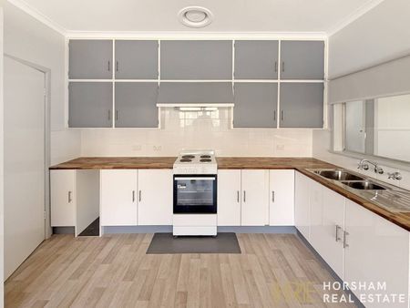 Modern Three-Bedroom Home Close to the CBD - Photo 5