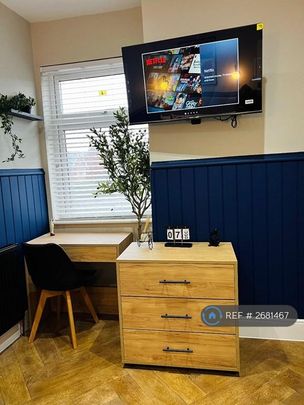 1 bedroom in a house share to rent - Photo 1