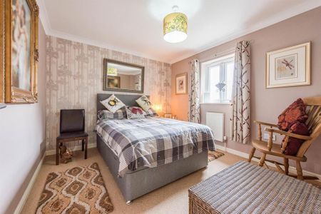 3 bedroom semi-detached house to rent - Photo 2