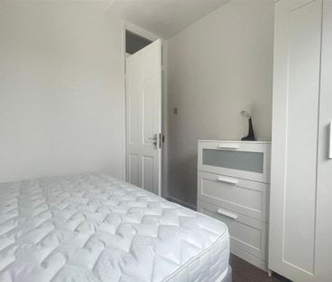 3 bedroom apartment to rent - Photo 5