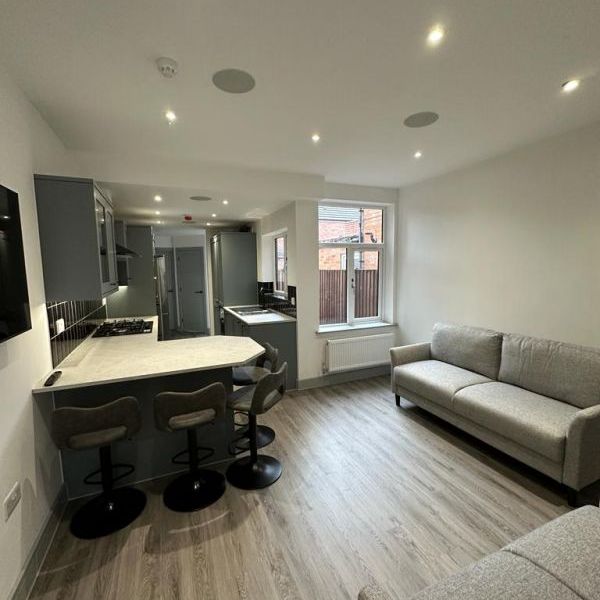 68 Oxford Street - Brand New 6 BedLoughborough - Photo 1