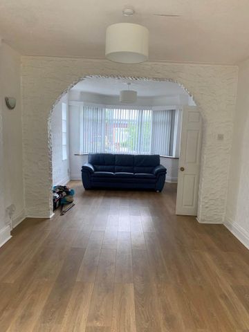 3 bedroom semi-detached house to rent - Photo 2