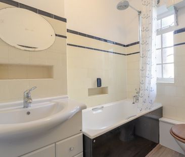 Studio Flat, Howitt Close, NW3 - Photo 2