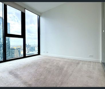 Unfurnished. Bright and Modern Two Bedroom Apartment - Photo 2