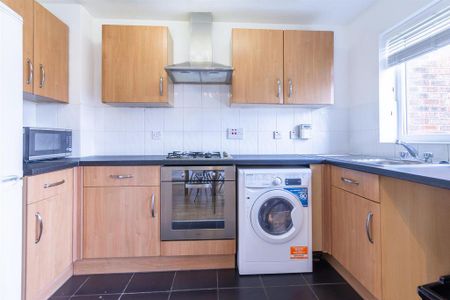 2 bedroom terraced house to rent - Photo 4