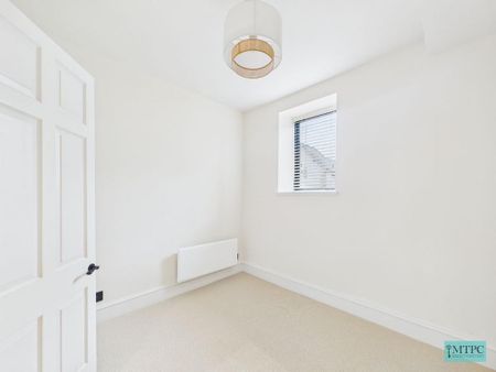 4 bedroom end of terrace house to rent - Photo 2