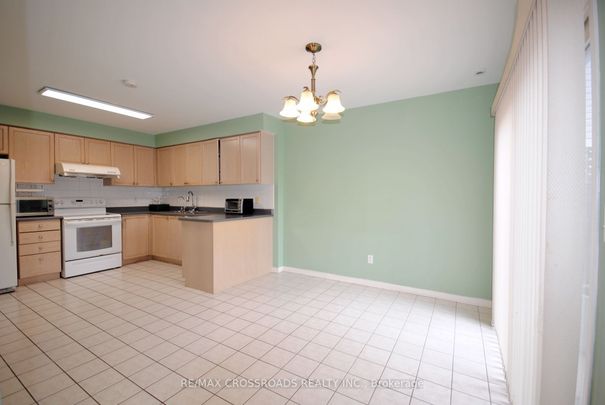 Condo Townhouse For Lease | E8086384 - Photo 1