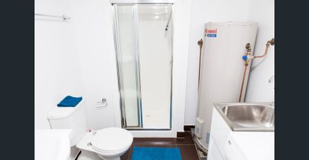 Purpose Built Student Only Accommodation. - Photo 4