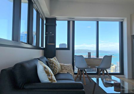 Stunning City Views, One Bedroom CBD Apartment - Photo 3