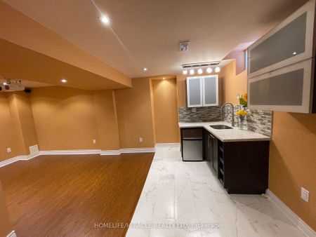 Semi-Detached Home For Lease | N8125478 - Photo 4