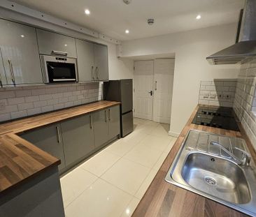 1 bedroom in a house share to rent - Photo 3