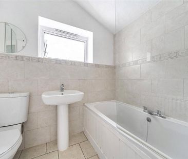 2 bedroom end of terrace house to rent - Photo 3