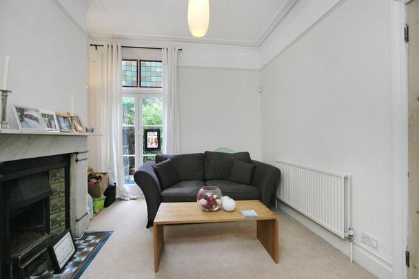 4 bedroom flat to rent - Photo 1