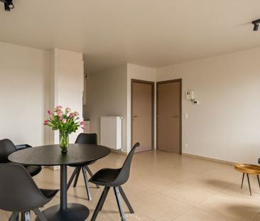 Appartement te huur in Merelbeke voor € 880 met 2 slaapkamers - Photo 3