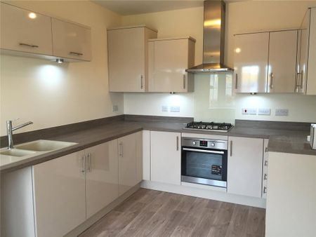 4 bedroom semi-detached house to rent - Photo 5