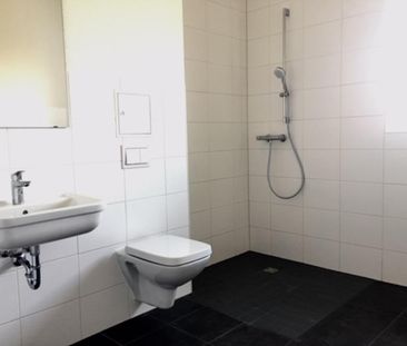 Geräumige 2-Zimmer-Wohnung mit EBK und Balkon in Stadtnähe! - Photo 4