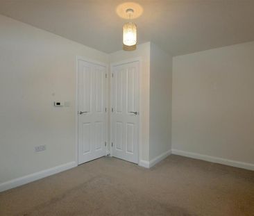 2 bedroom end of terrace house to rent - Photo 4