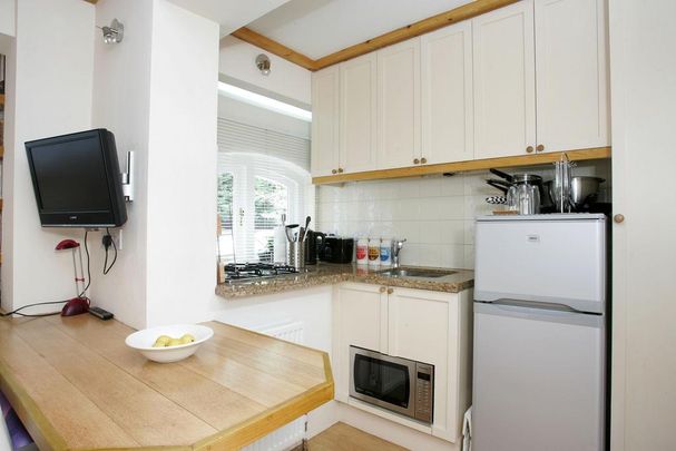 Studio to rent - Photo 1