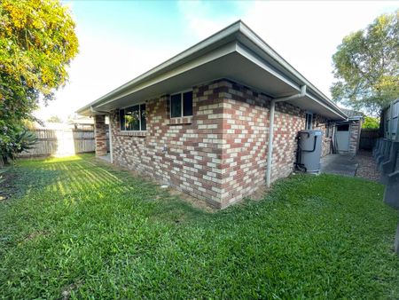 Beautiful Family Home in Quiet Upper Coomera Location - Photo 5