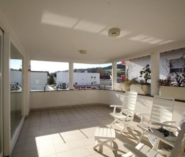 **Großzügige Stadtwohnung mit EBK und großem Balkon** - Foto 1