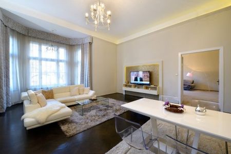 Liszt Ferenc Tér - Fotó 3