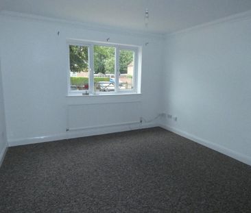 4 bedroom detached house to rent - Photo 3