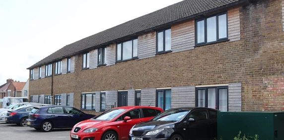 Stratton Road, SWINDON - Photo 2