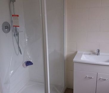 Tidy, warm and close to town - Photo 4
