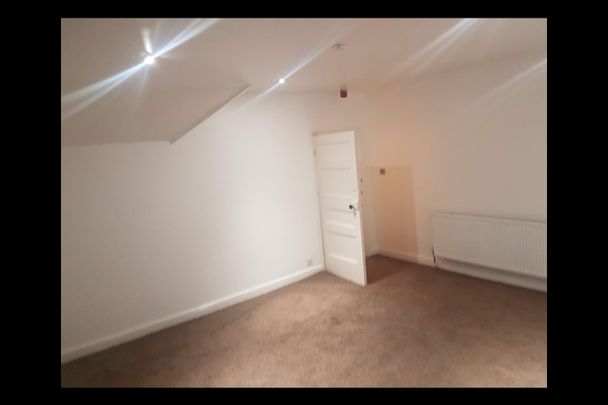 2 Bed Flat, Carrington, NG5 - Photo 1