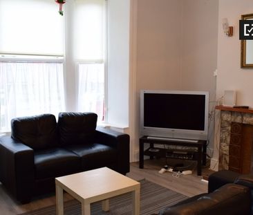 Bed in Room to rent in 8-bedroom house in Drumcondra, Dublin - Photo 2