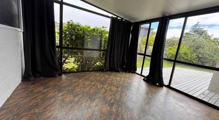 Hokowhitu 3-Bedroom Home – Top Location & Sunny - Photo 3