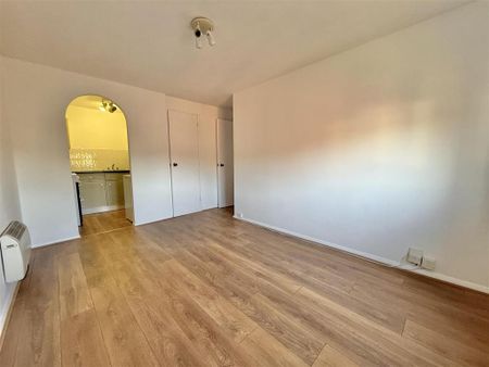 1 bedroom apartment to rent - Photo 2