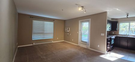 Large 2bed 2bath Condo; Rutland – Available May - Photo 4