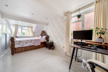 5 bedroom house - detached - Photo 4