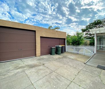 SPACIOUS THREE BEDROOM HOME IN EXCELLENT LOCATION - Photo 6