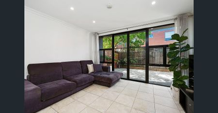 Modern Townhouse in Prime Location - Photo 4