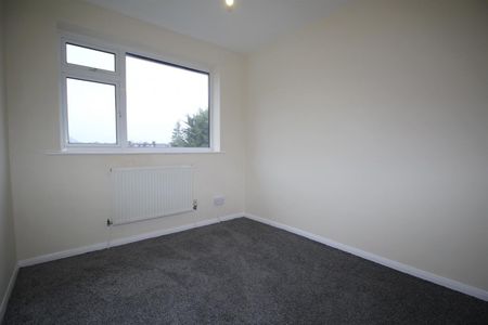 2 Bedroom Maisonette - Upper To Let - Photo 3