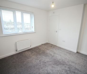 Chalk Hill Drive, Sherburn In Elmet - Photo 2